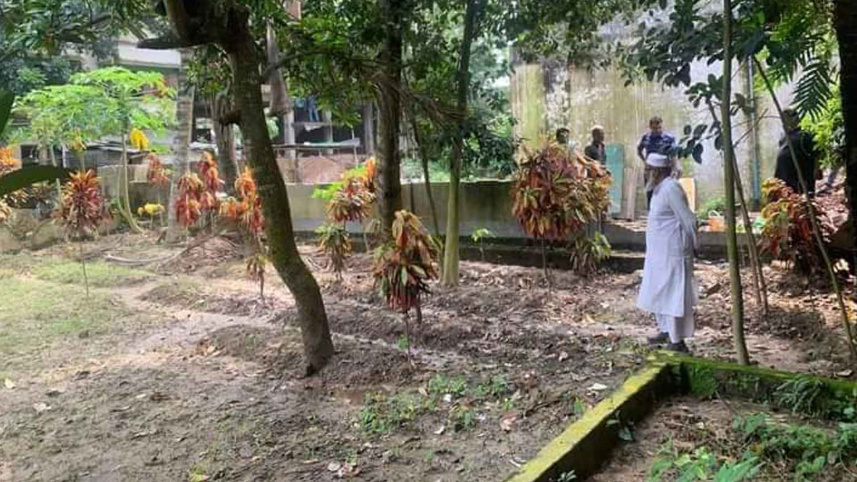 কুমিল্লার দেবিদ্বারে হঠাৎ ১৬ নতুন কবর, পরিচয় শনাক্তে তদন্ত কমিটি