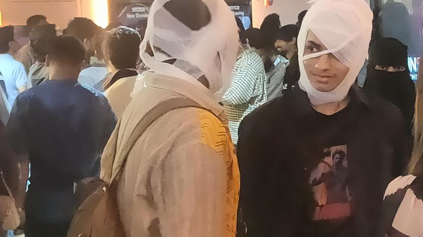 শাহরুখ ভক্তরা জওয়ান সিনেমা দেখতে ভীড় করছেন। ছবি: স্টার