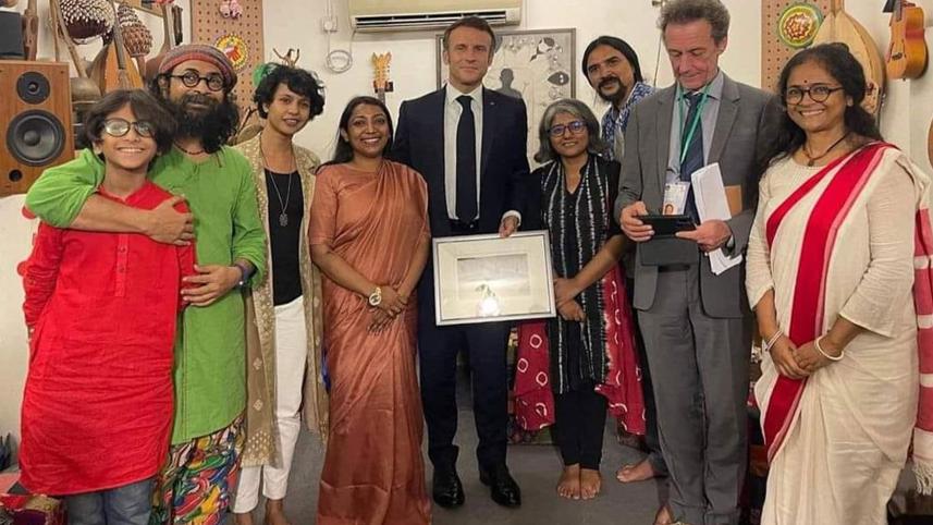 President Macron to Rahun ananda's house.jpg