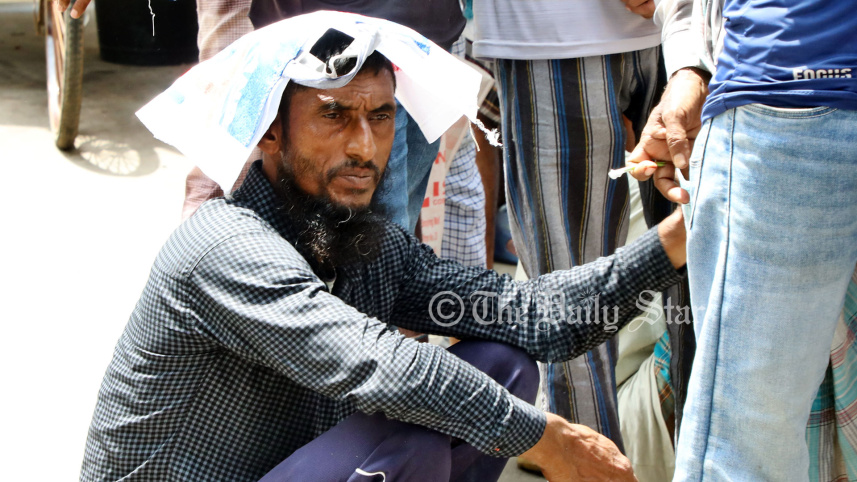 ঢাকাসহ ৩ বিভাগে ভারী বৃষ্টির সম্ভাবনা, গরম কমবে