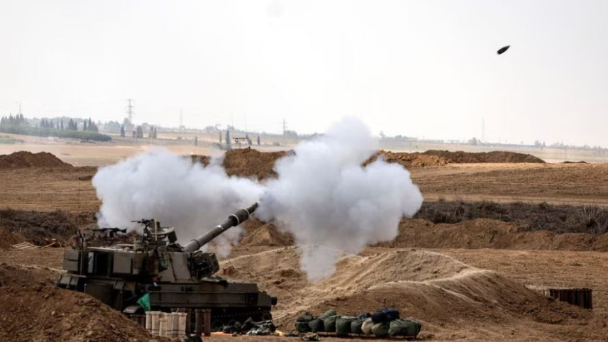 স্থল যুদ্ধ শুরুর আগে সীমান্তে মোতায়েন করা হয়েছে ইসরায়েলি ট্যাংক। ছবি: রয়টার্স