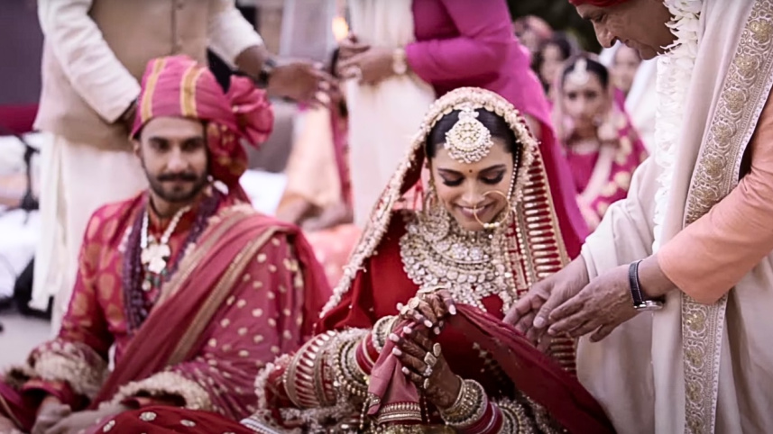 নয়া বিতর্কে দীপিকা