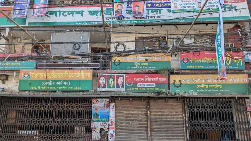 বিএনপিকে আলোচনার চিঠি পৌঁছে দিতে ঘুরছেন ইসির অফিস সহকারী