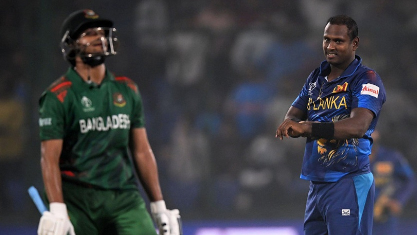 ম্যাথিউসের বলেই আউট সাকিব