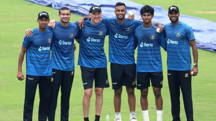 Allan Donald & five pacers 