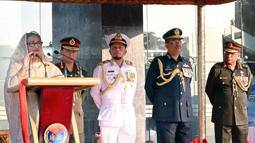 কিছু লোক লাশের ওপর দিয়ে ক্ষমতায় যেতে চায়: প্রধানমন্ত্রী