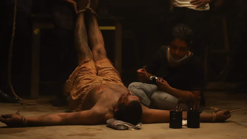 ‘কারাগার’ সিরিজের জন্য চঞ্চল চৌধুরীর মেকআপ করছেন আতিয়া