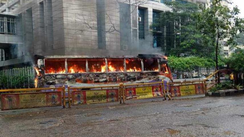তরঙ্গ প্লাস বাসে আগুন