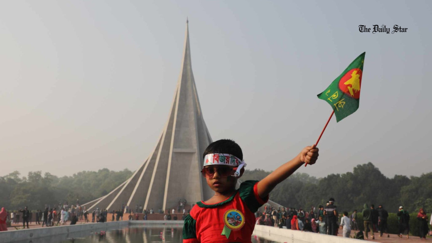জাতীয় স্মৃতিসৌধে আসেন সর্বস্তরের মানুষ