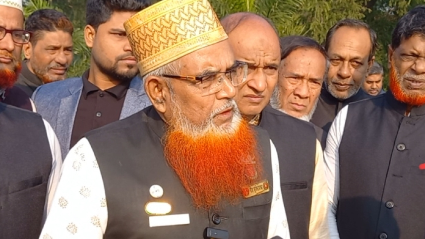 মহান বিজয় দিবস উপলক্ষে শহীদ সহযোদ্ধাদের প্রতি সম্মান জানাতে সাভারের গাজীরচট এলাকা থেকে জাতীয় স্মৃতিসৌধে এসেছিলেন বীর মুক্তিযোদ্ধা আবুল হাসনাত। 