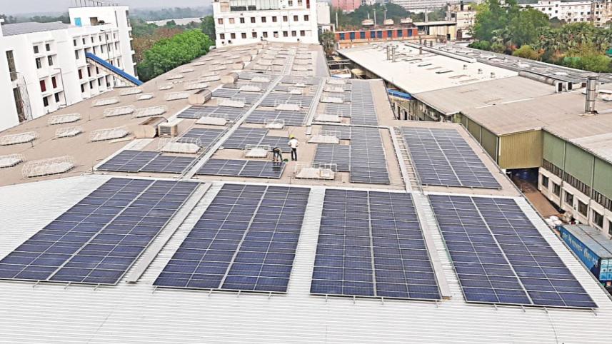 ভবনের ছাদে সৌরপ্যানেল