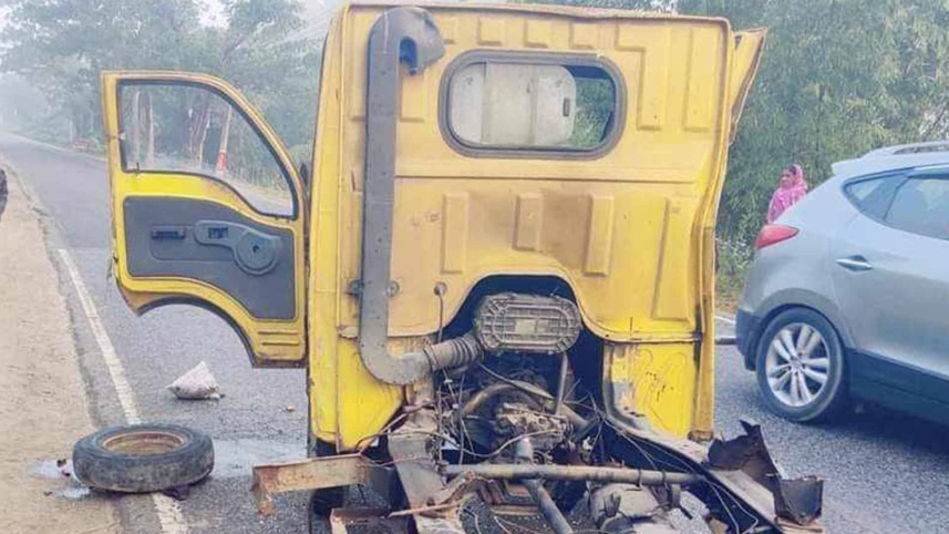 কক্সবাজারে পিকনিক বাস ও পিকআপ ভ্যানের সংঘর্ষে নিহত ৪