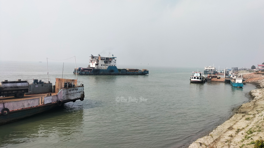 ফেরি বন্ধ