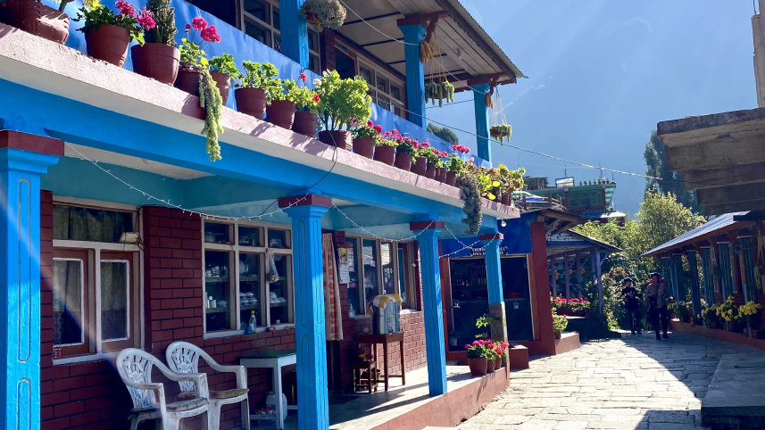 নেপালে ট্রেকিং