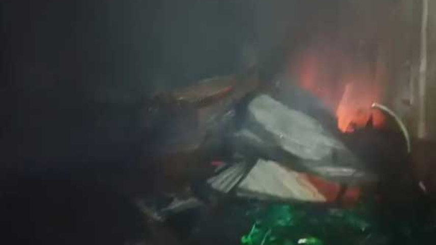 গাজীপুরে সুতার কারখানায় অগ্নিকাণ্ড