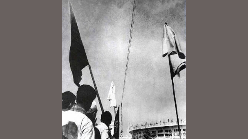 ১৯৬৯ সাল। পাকিস্তানি স্বৈরশাসক আইয়ুববিরোধী আন্দোলনে উত্তাল দেশ। এর মধ্যেই ২০ জানুয়ারি এ দেশের ছাত্রসমাজের ১১ দফা কর্মসূচির মিছিলে নেতৃত্ব দিতে গিয়ে পুলিশের গুলিতে জীবন দিলেন ছাত্রনেতা আসাদুজ্জামান। 