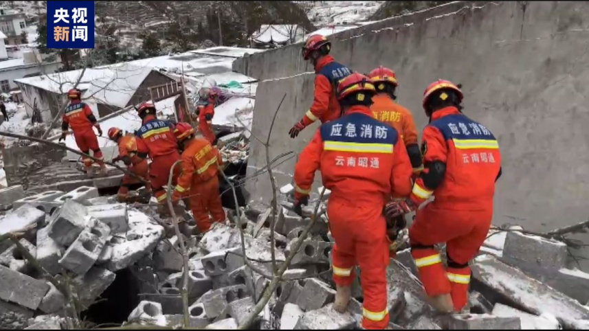ঝাওতং শহরে শূন্য ডিগ্রির চেয়েও কম তাপমাত্রার মাঝে উদ্ধার কার্যক্রম চলছে। ছবি: চায়না ডেইলি/এএনএন