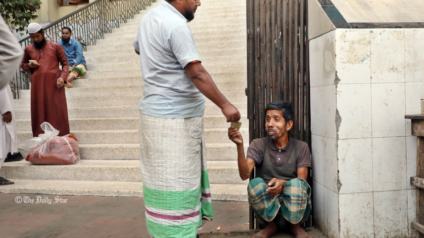 ‘নিজের একটা ঘর হবে এই আশায় খেয়ে-না খেয়ে টাকা জমিয়েছিলাম, ওরা নিয়ে পালিয়ে গেল’
