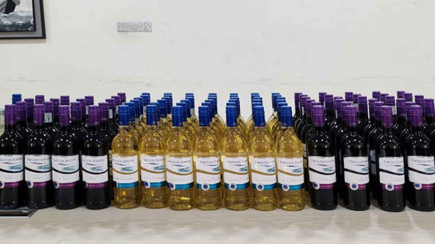 চট্টগ্রামে মদ আটক নিয়ে ‘লুকোচুরি’, গ্রেপ্তার ৪