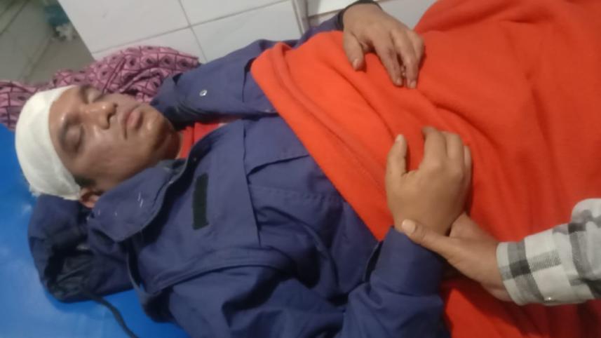 আহত পুলিশ.jpg