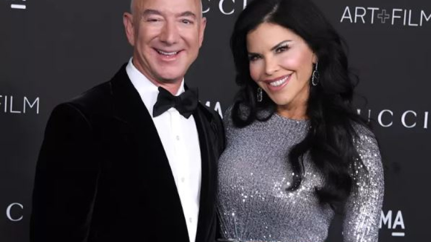 জেফ বেজোস ও তার স্ত্রী লরেন সানচেজ। ছবি: সংগৃহীত