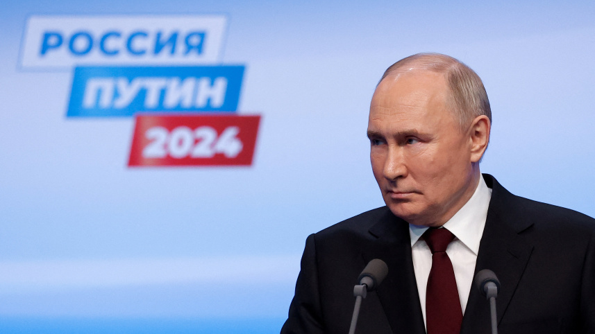 সাবেক কেজিবি এজেন্ট পুতিন ভোটগ্রহণ শেষে বক্তব্য রাখছেন। ছবি: রয়টার্স