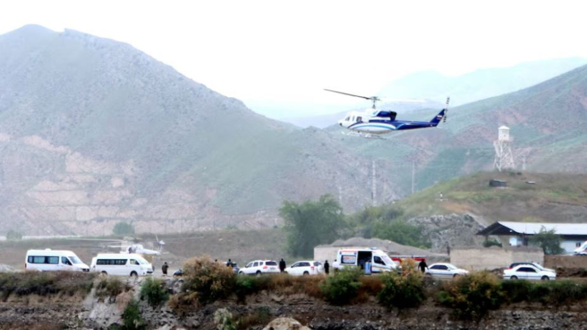 ইরানের প্রেসিডেন্ট ইব্রাহিম রাইসিকে বহনকারী মার্কিন বেল ২১২ মডেলের হেলিকপ্টার আজারবাইজান থেকে ইরানের উদ্দেশে রওনা হচ্ছে। ছবি: রয়টার্স