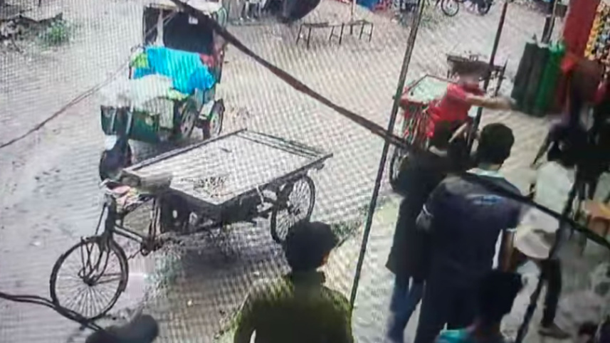 নরসিংদীতে ব্যবসায়ীকে লক্ষ্য করে যুবকের গুলি