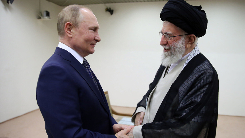 ইরানের সর্বোচ্চ নেতা আলি খামেনির সঙ্গে রুশ প্রেসিডেন্ট ভ্লাদিমির পুতিন। ফাইল ছবি: ইরানের রাষ্ট্রপতি কার্যালয়