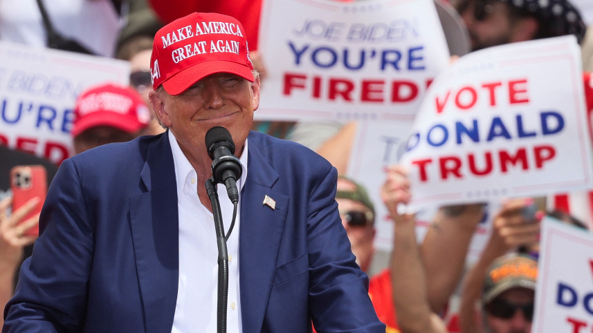 লাস ভেগাসে নির্বাচনী প্রচারণায় ডোনাল্ড ট্রাম্প। ছবি: রয়টার্স