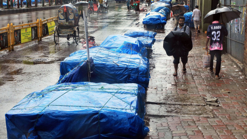 সকাল থেকেই মেঘলা ঢাকার আকাশ, যা বললো আবহাওয়া অফিস