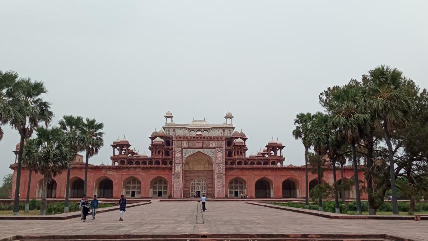 সম্রাট আকবরের সমাধিসৌধ