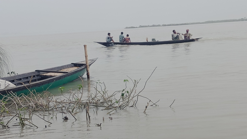 বাড়ছে নদীর পানি