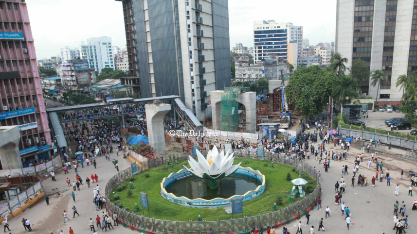 মতিঝিলে নটরডেম কলেজের শিক্ষার্থীদের সড়ক অবরোধ