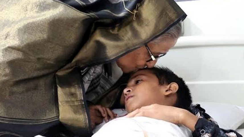 আহতদের দেখতে সোহরাওয়ার্দী হাসপাতালে প্রধানমন্ত্রী