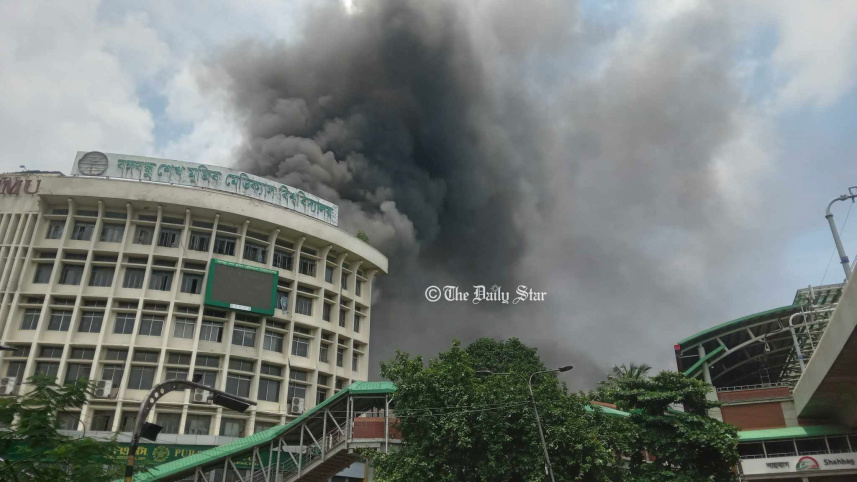 বিএসএমএমইউতে ভাঙচুর