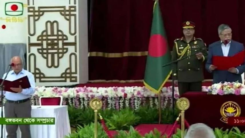 শপথ নিচ্ছেন মুক্তিযোদ্ধা ফারুক-ই-আজম বীরপ্রতীক। ছবি: ভিডিও থেকে স্ক্রিণশট