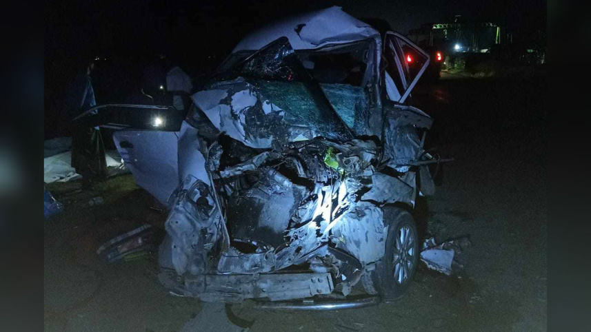 সিরাজগঞ্জে ট্রাক-মাইক্রোবাস সংঘর্ষে একই পরিবারের নিহত ৪