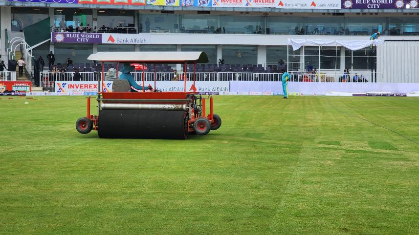  wet outfield at Rawalpindi Cricket Stadium.