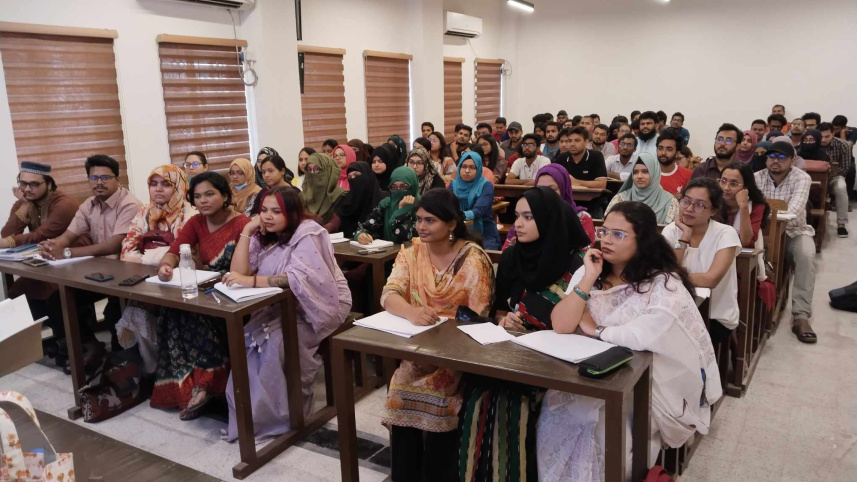 ঢাকা বিশ্ববিদ্যালয়ে ক্লাস শুরু