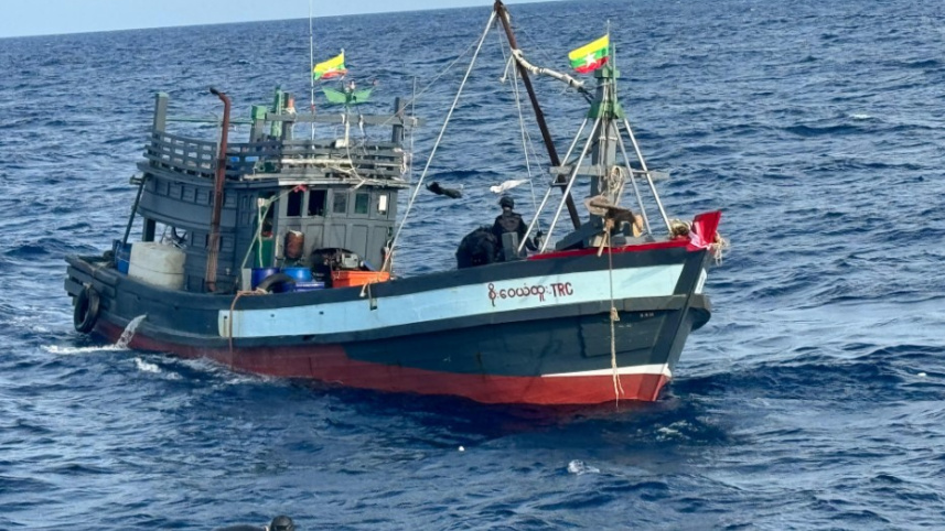 চোরাকারবারিদের ব্যবহৃত মাছ ধরার জাহাজ। ছবি: সংগৃহীত