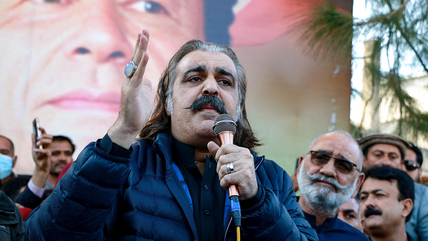 খাইবার পাখতুনখোয়া প্রদেশের মুখ্যমন্ত্রী আলি আমিন গান্দাপুর। ফাইল ছবি: এএফপি 