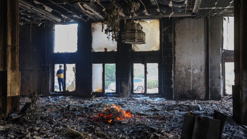 বাশার আল-আসাদের প্রাসাদে ব্যাপক ভাঙচুর করে সিরিয়রা। ছবি: এএফপি