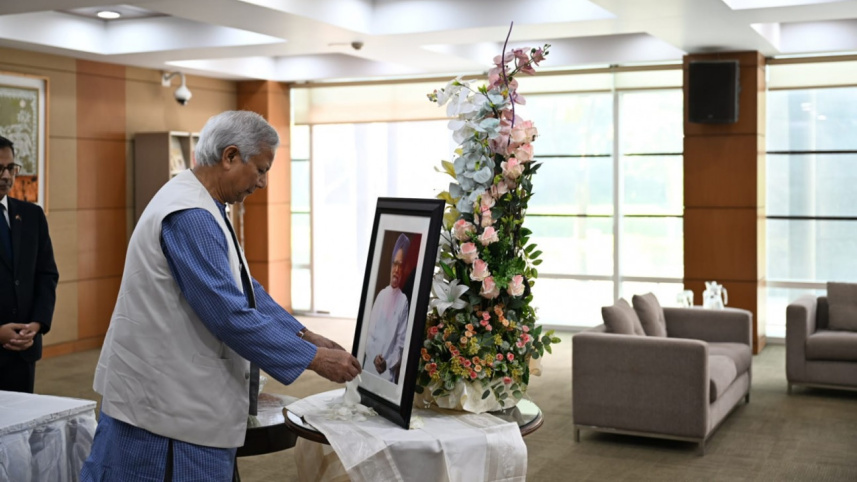 yunus_pays_homage.jpg