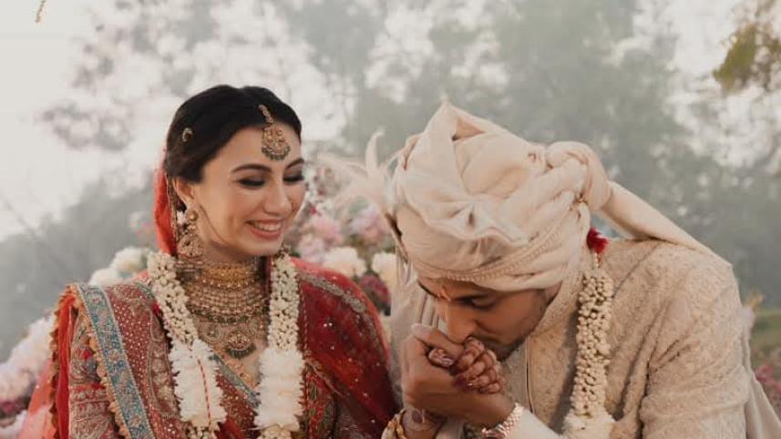 বেস্ট ফ্রেন্ড সুরেলিয়াকে বিয়ে করেছেন দর্শন রাওয়াল। ছবি: ফেসবুক থেকে সংগৃহীত