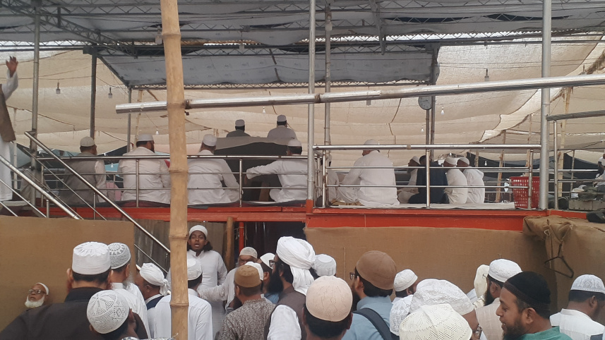 আখেরি মোনাজাতে অংশ নিতে মুসুল্লিদের ঢল। ছবি: সংগৃহীত