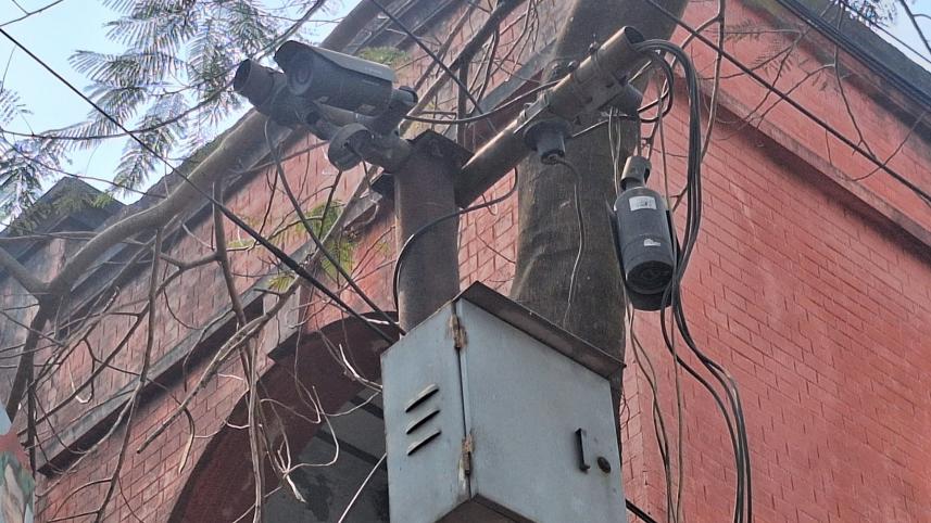বরিশালে সিসি ক্যামেরা চুরি