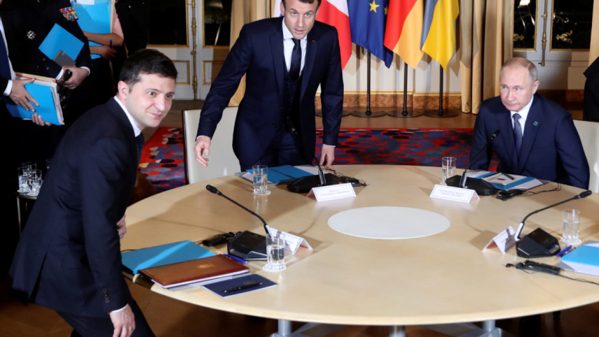ফরাসি প্রেসিডেন্ট ইমানুয়েল মাখোঁ, জেলেনস্কি ও পুতিন। ফাইল ছবি: সংগৃহীত