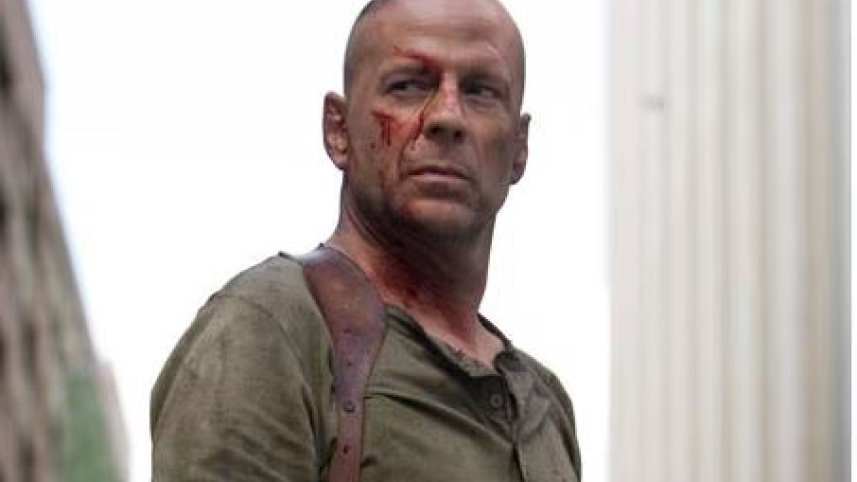 ডাই হার্ড ফোর ছবির দৃশ্যে ব্রুস উইলিস। ছবি: সংগৃহীত