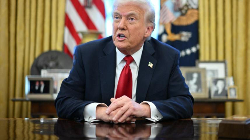 বিদেশি গাড়ি আমদানিতে ২৫ শতাংশ শুল্ক আরোপ করলেন ট্রাম্প। ছবি: এএফপি